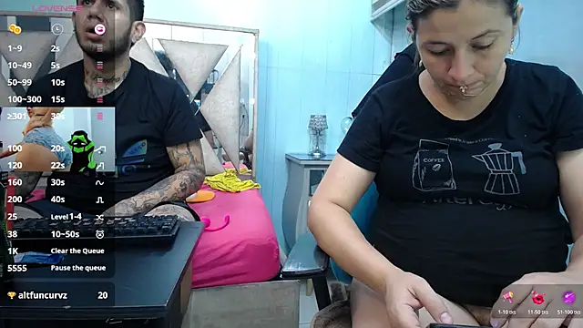 XXX chat uživo modela allison_max_tattoo