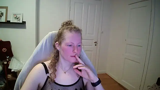 Girlnina-1995 现场XXX聊天