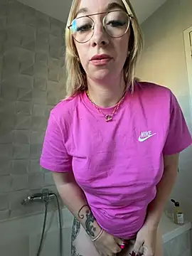 Giuliana_baby Adlı Modelin Canlı XXX Sohbeti