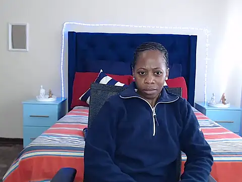 XXX chat uživo modela QUEENMANDYY