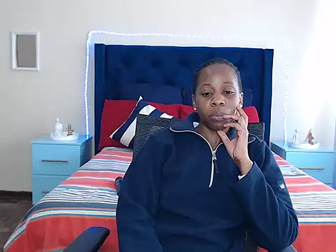 QUEENMANDYY webcam show