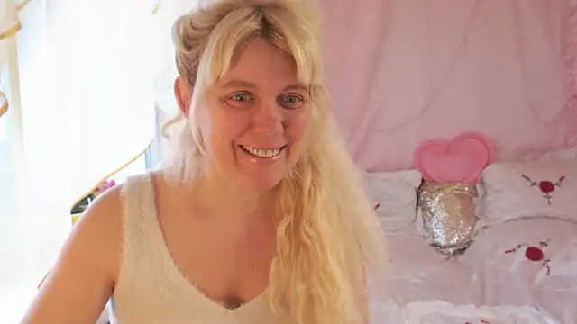 SunnySylvia élő XXX-chatje