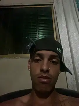 Aleexxx_2005 élő XXX-chatje