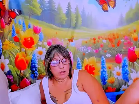 indianroxy's Live XXX Chat