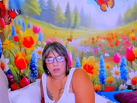 indianroxy's Live XXX Chat
