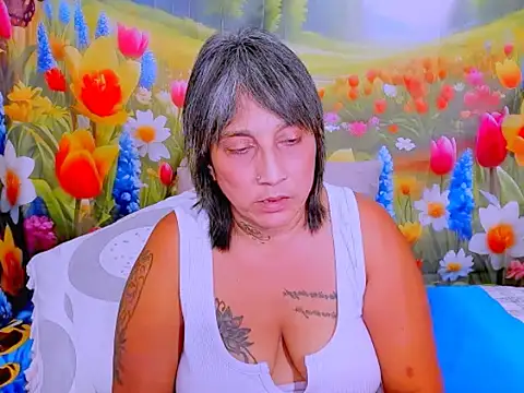 Chat +18 de indianroxy ao vivo