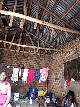 holygrail001: διαδικτυακό σόου στην κάμερα