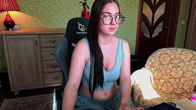 AnneAverry Adlı Modelin Canlı XXX Sohbeti