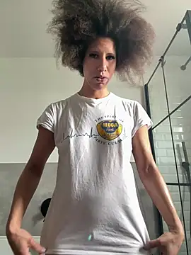 AaliyahHarris élő XXX-chatje