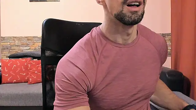 HotHunkTrainer's Live XXX Chat