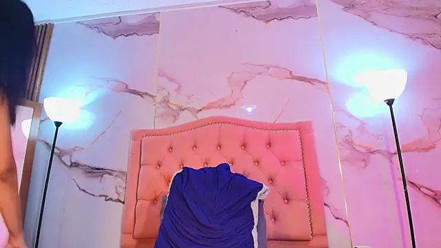 AlyaThompson Adlı Modelin Canlı XXX Sohbeti