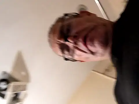 Chat +18 de bobby69cock ao vivo