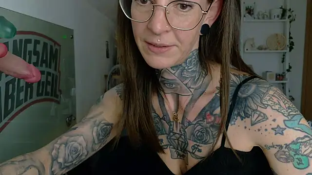 Chatroom XXX en direct de BrownieyQueen