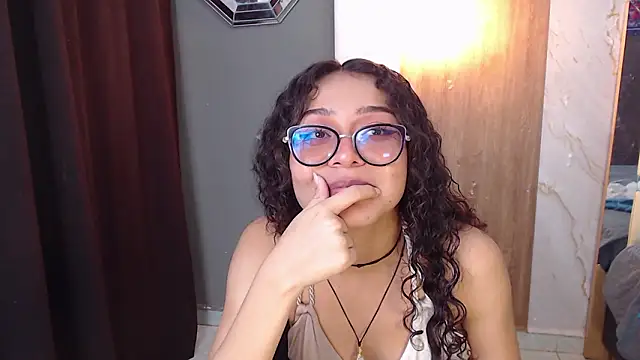 honeymoon_12 Adlı Modelin Canlı XXX Sohbeti