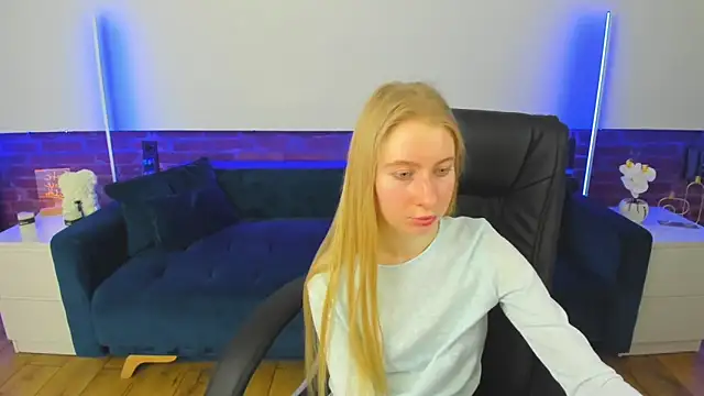 Alina_Blonde: вебкам-шоу