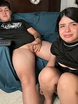 EmilyAndAndrew Chat XXX live