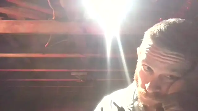 Spotlight95: διαδικτυακό σόου στην κάμερα