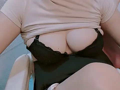 Alinee777's Live XXX Chat