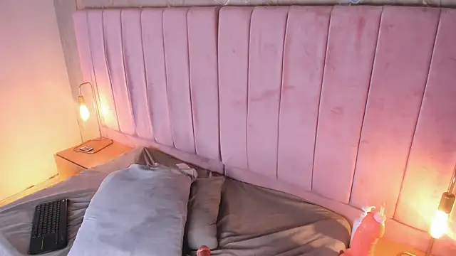 XXX chat uživo modela Hillary_Collins1