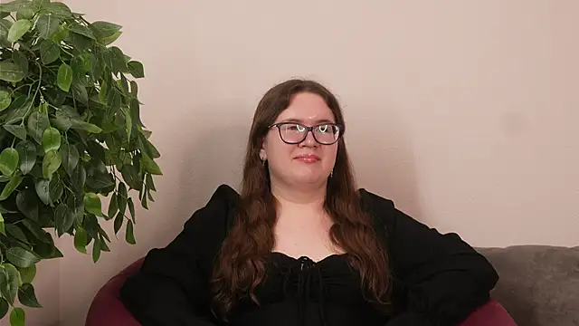 LinseyBellisario Chat XXX live