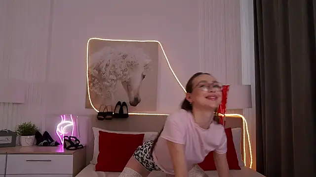 Emily_Simon Adlı Modelin Canlı XXX Sohbeti