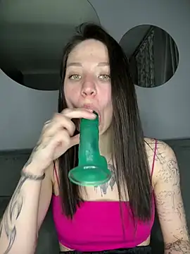 horny_milkis' Webcam Show