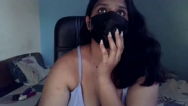 Golden_Flame: διαδικτυακό σόου στην κάμερα