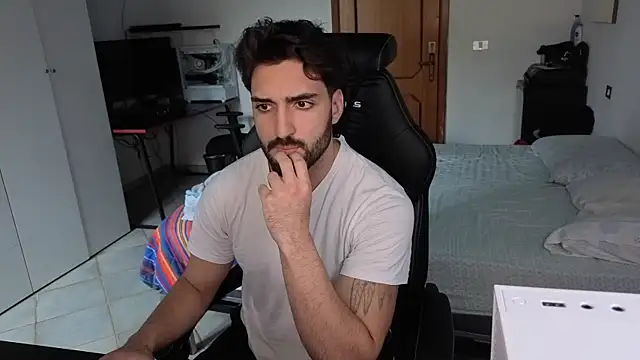 Al3xox02 Show in webcam