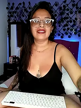 Sophie-Hot- লাইভ XXX চ্যাট