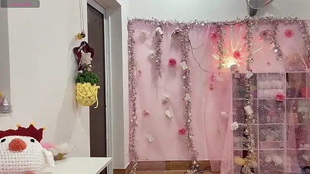 Tieu-Mayn Live XXX chat