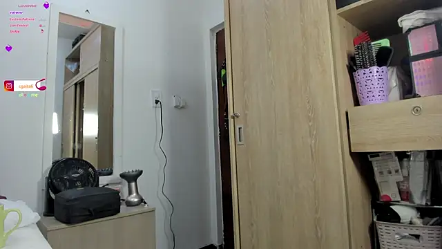 Онлайн чат XXX carolgaita