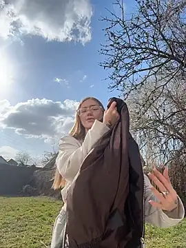 Chat +18 de MilaMoone ao vivo