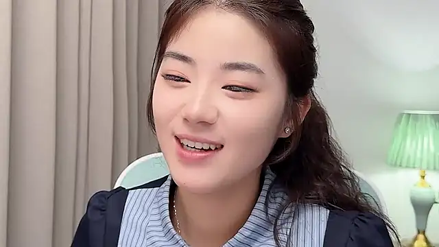 Nicole20266 Show in webcam