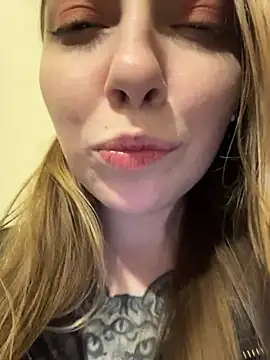 Sunny___Bunny Adlı Modelin Canlı XXX Sohbeti