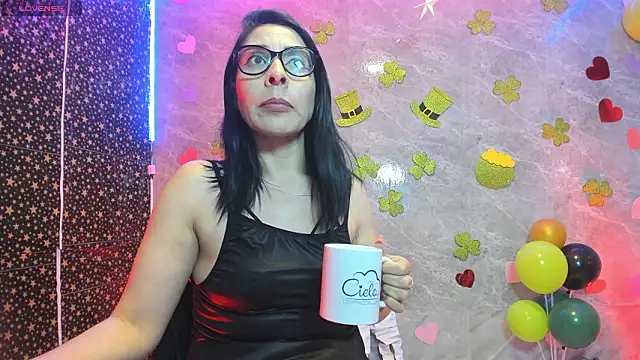 Chatroom XXX en direct de adellelennoxx