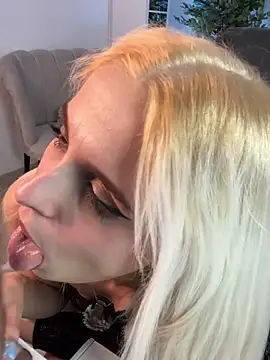 SelenaDaze Chat XXX in diretta