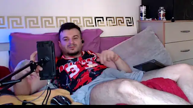 FuckToyBoy69 Adlı Modelin Canlı XXX Sohbeti