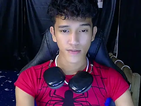 Show de hugekenbigcock na webcam