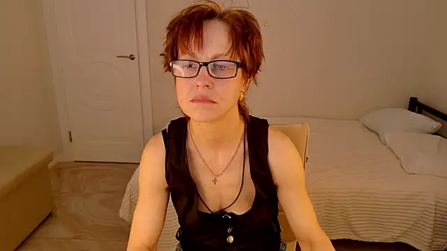 Pokazy przed kamerką – LioraWeiss