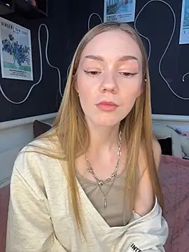 Chat +18 de MilaMoone ao vivo