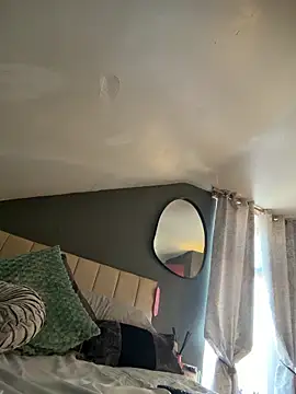 Pokazy przed kamerką – Saskia_xx