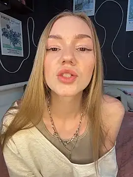 MilaMoone 即時 XXX 聊天