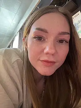 MilaMooneのライブXXXチャット