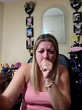 NikkiBlisss élő XXX-chatje