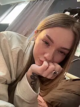 MilaMoone 现场XXX聊天