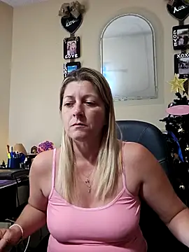 NikkiBlisss: онлайн-секс-чат