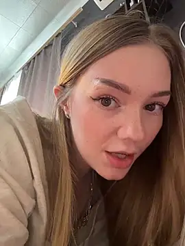 MilaMoonen Live XXX chat