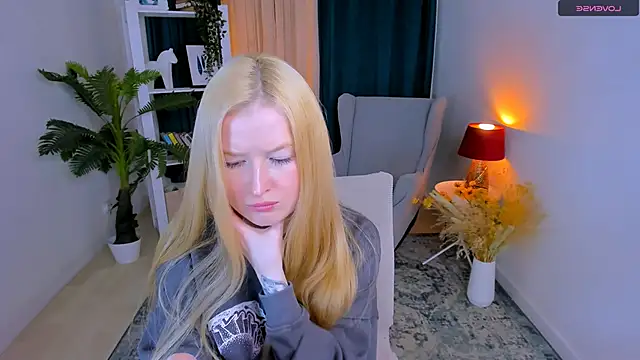 Chat +18 de Laly_Peach ao vivo