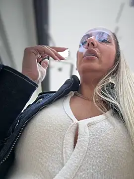 adya-aly's Live XXX Chat