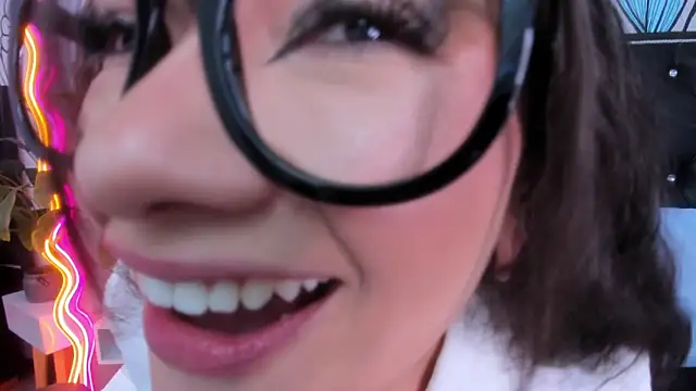 Sweet_Ariadna_'s Live XXX Chat